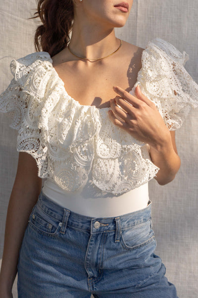 With a fitted silhouette, this versatile bodysuit features crochet and ruffle detailing, crafted for a unique style. white color.