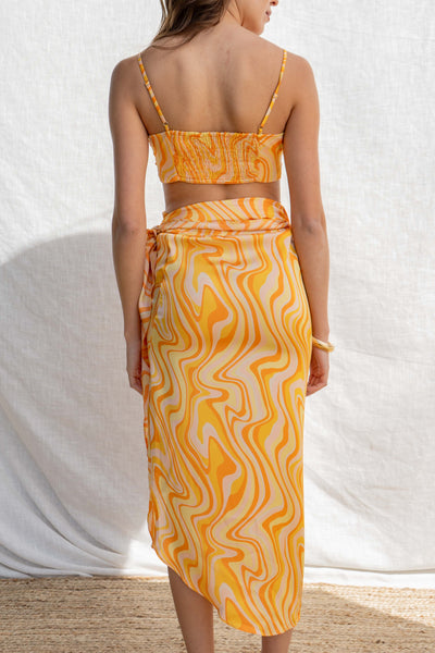 Crafted with a tie front bodice and vibrant, unique print, it's perfect for making a statement on sunny days.