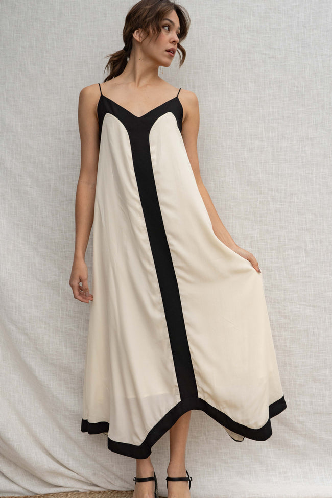 With a relaxed fit, thin straps, and versatile two-tone contrast colors, this dress is perfect for any occasion.