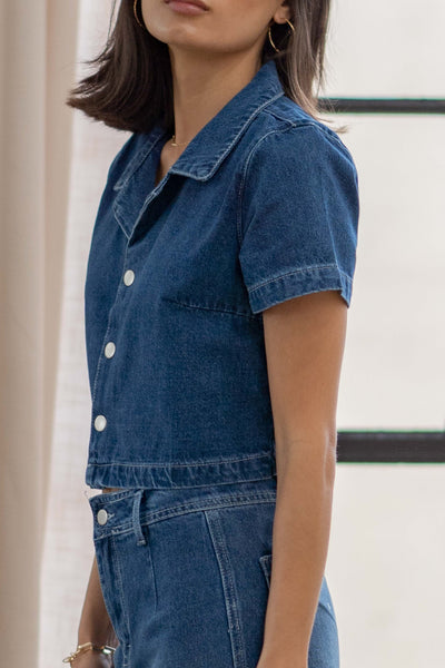 the Jessica Denim Button Down features a lightweight denim fabric, short sleeves, and a relaxed fit for all-day comfort