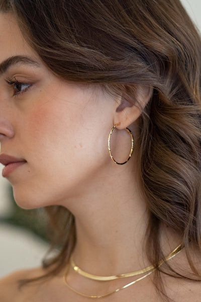With simplistic large gold thin hoops