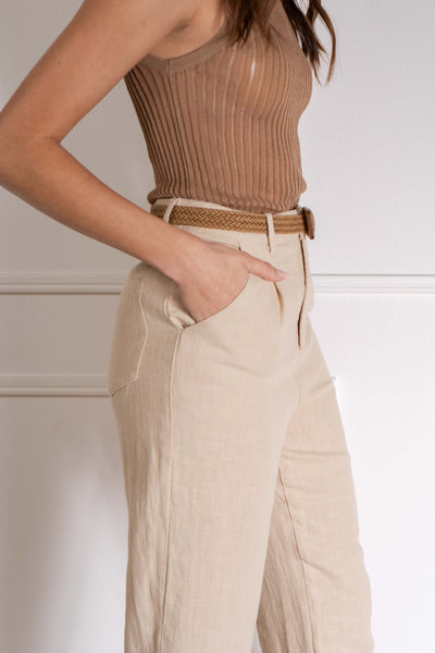 Made with a linen fabric, these cropped bottoms feature a fitted waistband and relaxed fit for all-day comfort. The included braided belt adds a touch of elegance to these versatile pants. natural color.