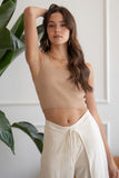 This basic crop top provides maximum comfort and support, creating an ideal balance between fashion and function