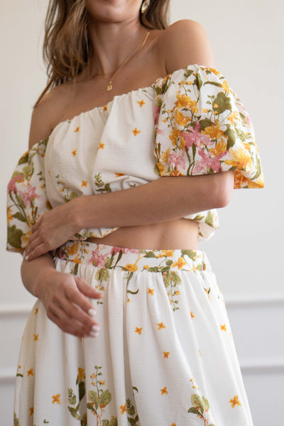 this off the shoulder Spring Garden Top offers bubble sleeves, a beautiful floral design, and the perfect casual look for your springtime brunches. 